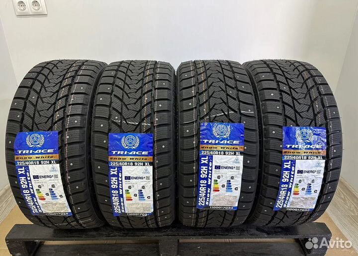 Tri Ace Snow White II 225/40 R18 34H