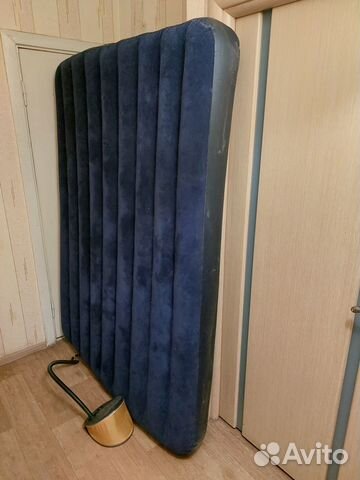 Надувной матрас Intex полутораспальный и насос