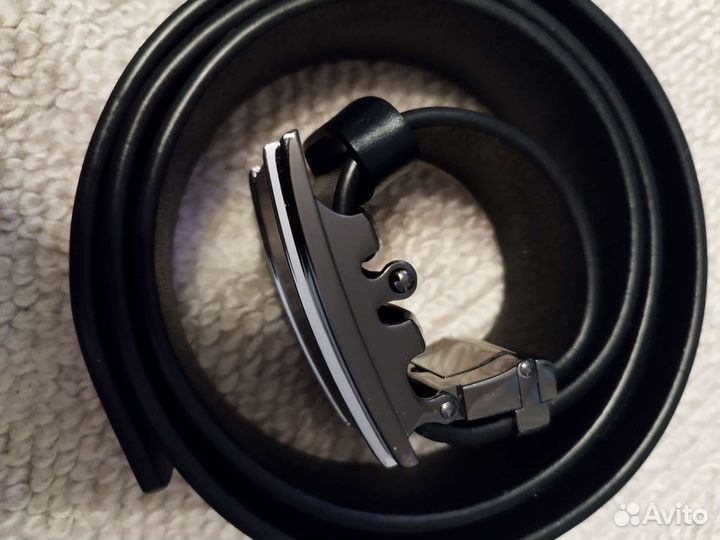 Мужской кожаный ремень черный