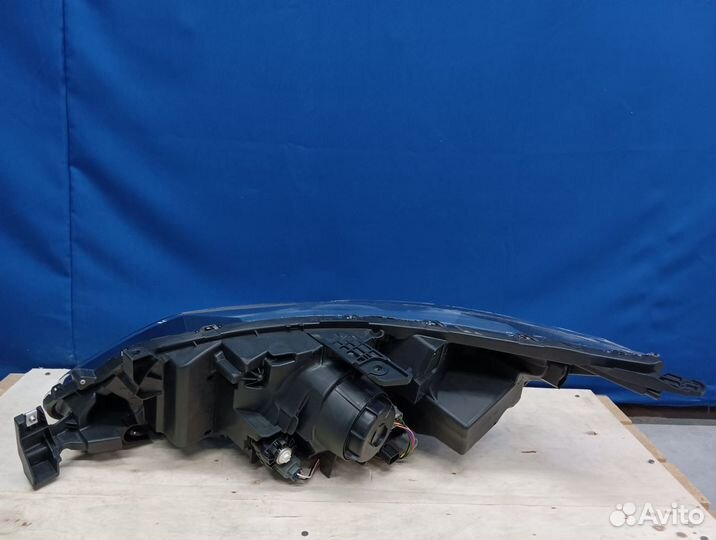 Фара правая Mitsubishi Eclipse Cross 2017