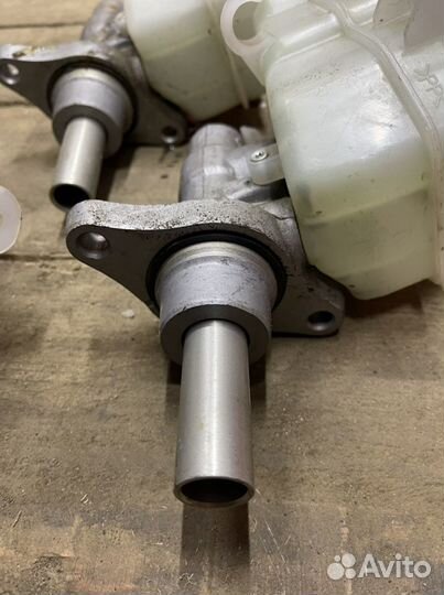 Главный Тормозной цилиндр Mitsubishi Outlander 3