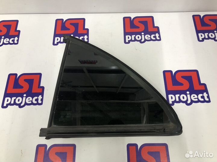 Форточка левая на Mercedes w211 E-Class