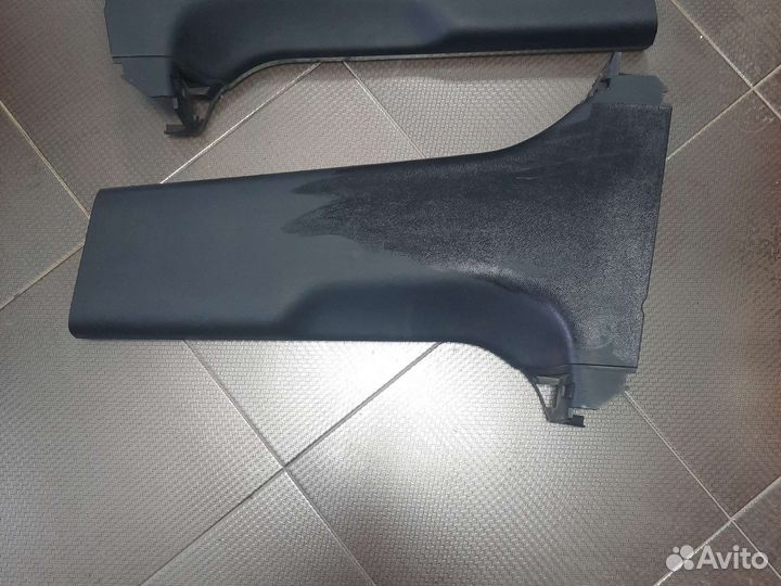 Обшивка средней стойки нижняя Infiniti QX70