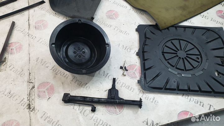 Обшивка багажника на Mercedes-Benz W124 E