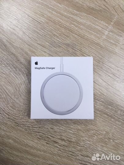 Беспроводная зарядка Apple Magsafe