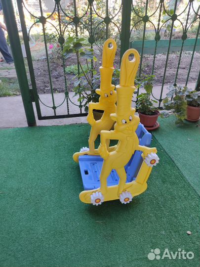 Детская качелька