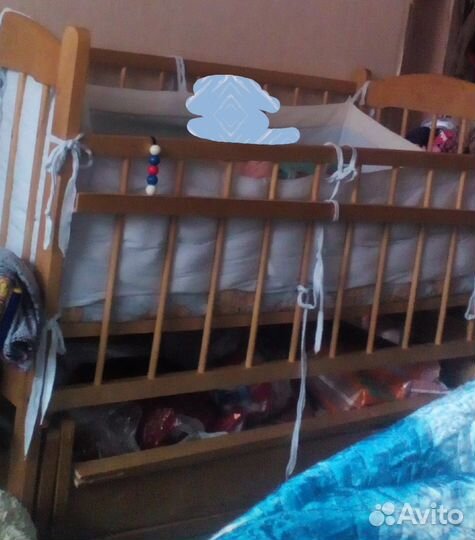Детская кроватка с маятником и ящиком