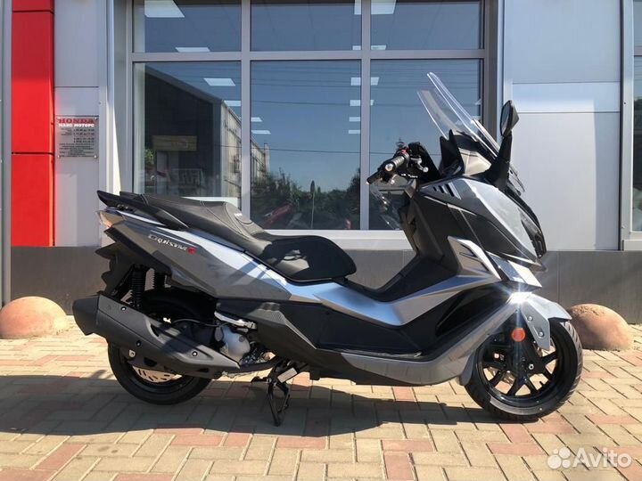 Макси скутер SYM cruisym 300