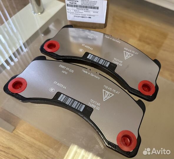 Комплект передних тормозных колодок Porsche Macan