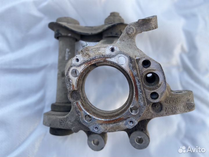 Задний левый кулак BMW E66