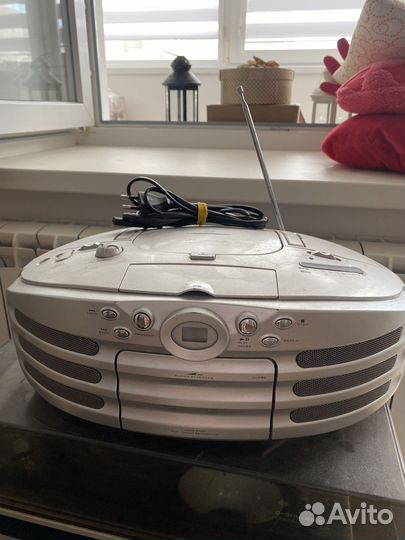 Проигрватель сд дисков, кассет, радио