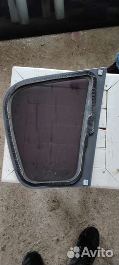 Стекло глухое заднее Citroen C3 Picasso2012