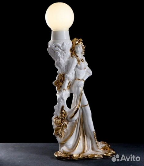 Интерьерный напольный светильник