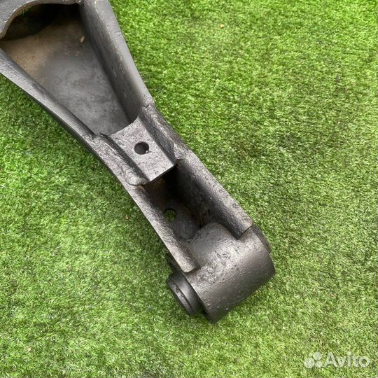 Рычаг подвески нижний задний правый Suzuki Escudo