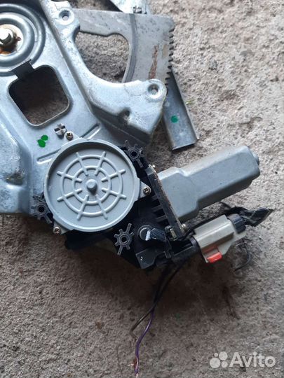 Стеклоподъёмник передний правый Dodge stratus