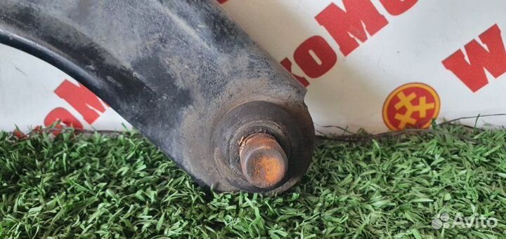 Рычаг подвески нижний передний правый Nissan Tiida