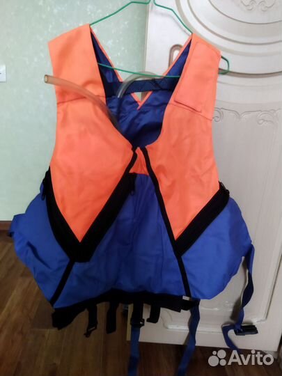 Жилет спасательный страховочный