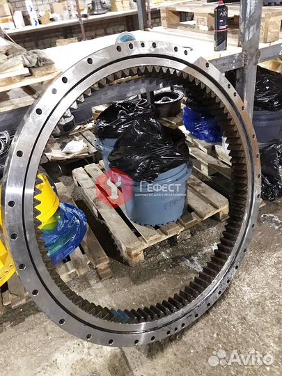 Поворотный круг Komatsu PC210-10