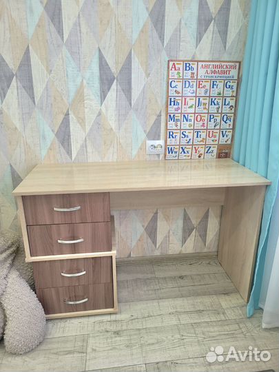 Письменный стол