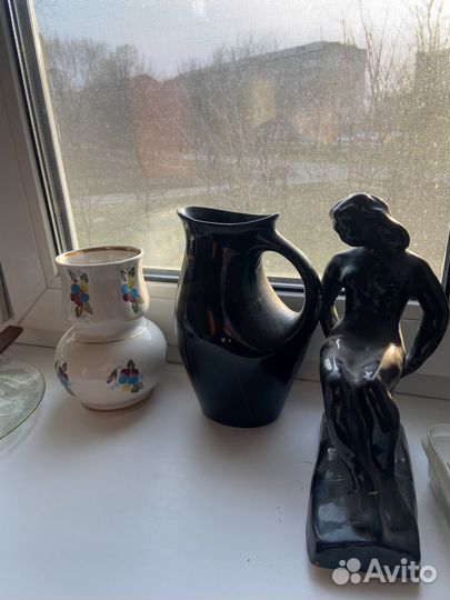 Продам вазочки и статуэтку