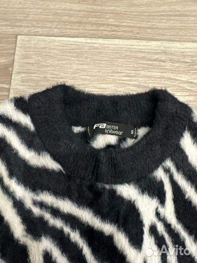 Свитер женский