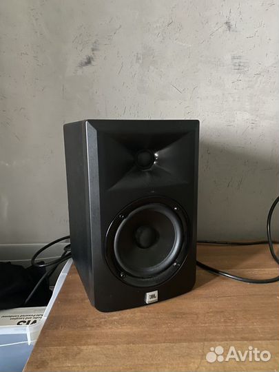 Активные студийные мониторы JBL LSR 305