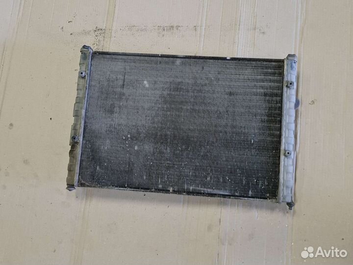Радиатор охлаждения Volkswagen Passat B3, B4