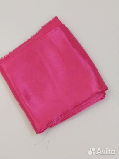 Отрез ткани атлас