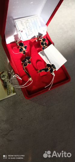 Комплект из золота с натуральными сапфирамими