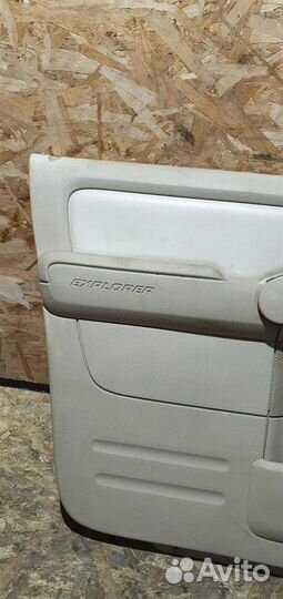 Обшивка двери передней левой Ford Explorer 4