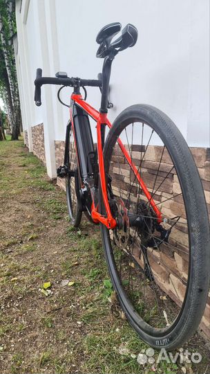 Шоссейный электровелосипед Cannondale Synapse neo2