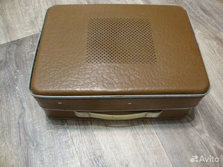 Проигрыватель грампластинок Юность 301