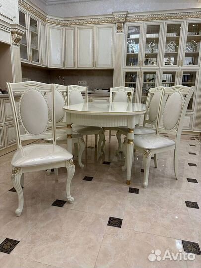 Кухонный стол и стулья