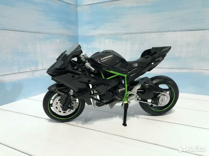 Модель мотоцикла Kawasaki H2R 1/12