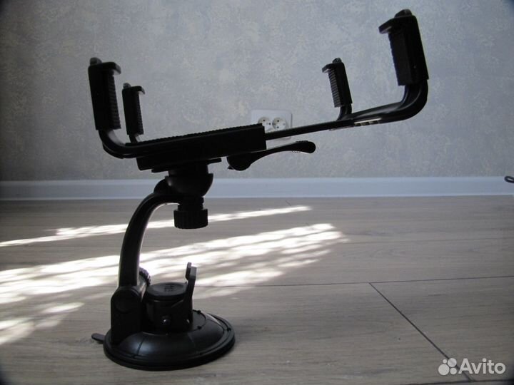 Кронштейн для крепления планшета на стекло автомоб