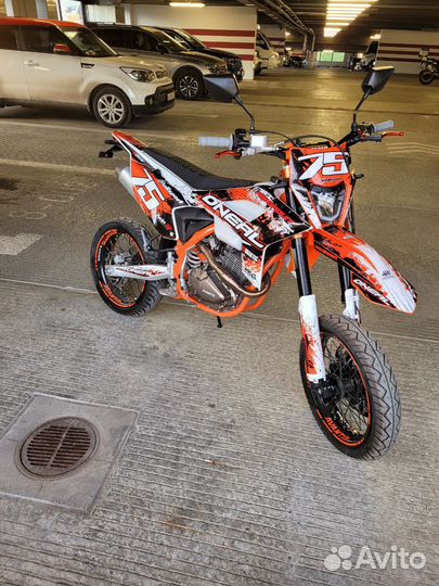 Avantis A5 Lux Motard