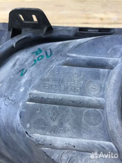 Накладка противотуманной фары правая Renault Logan