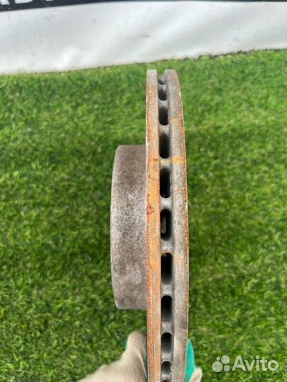 Диск тормозной передний правый Volkswagen Jetta 6