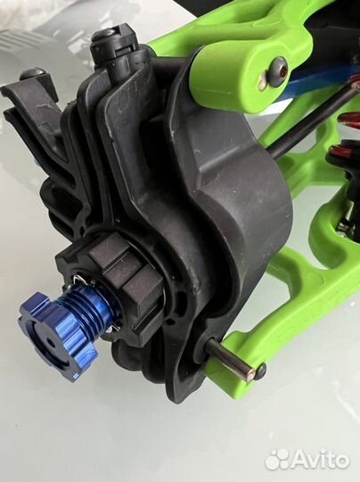 Кулак поворотный Traxxas x-Maxx