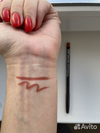 Карандаш для губ MAC Boldly bare