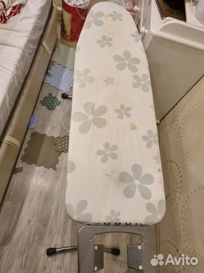 Утюг и гладильная доска