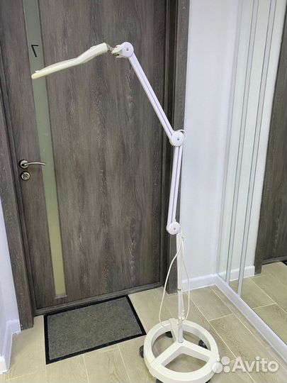 Лампа с лупой