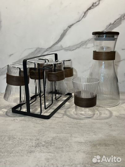 Графин со стаканами