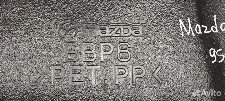 Обшивка крышки багажника Мазда 3 (BL)