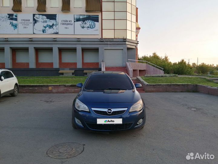 Opel Astra, 2011