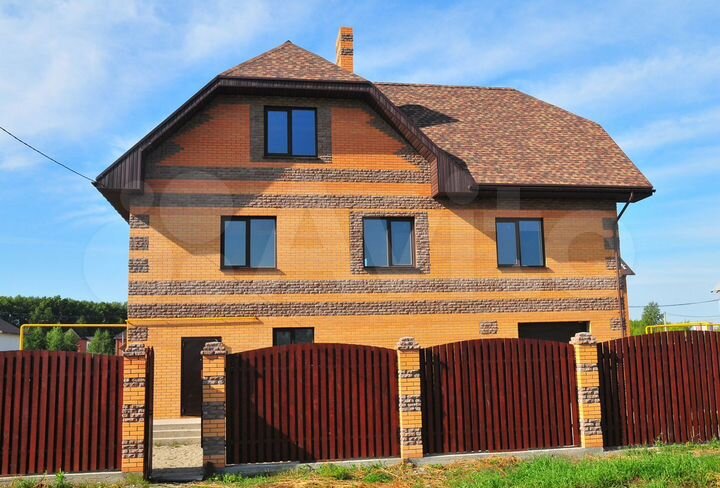 Коттедж 250 м² на участке 6 сот.