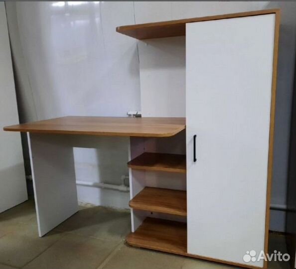 Письменный стол / Стол компьютерный