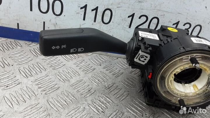 Переключатель поворотов подрулевой Skoda Octavia