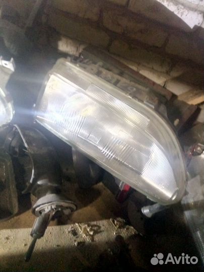 Фара на Рено 19