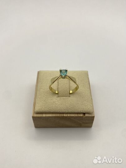 Золотое кольцо с изумрудом 750